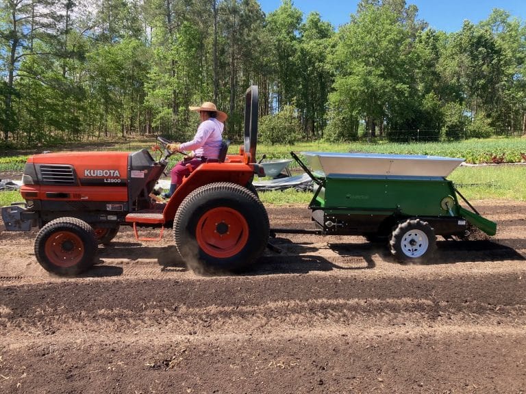 220 MS Spreader in a garden