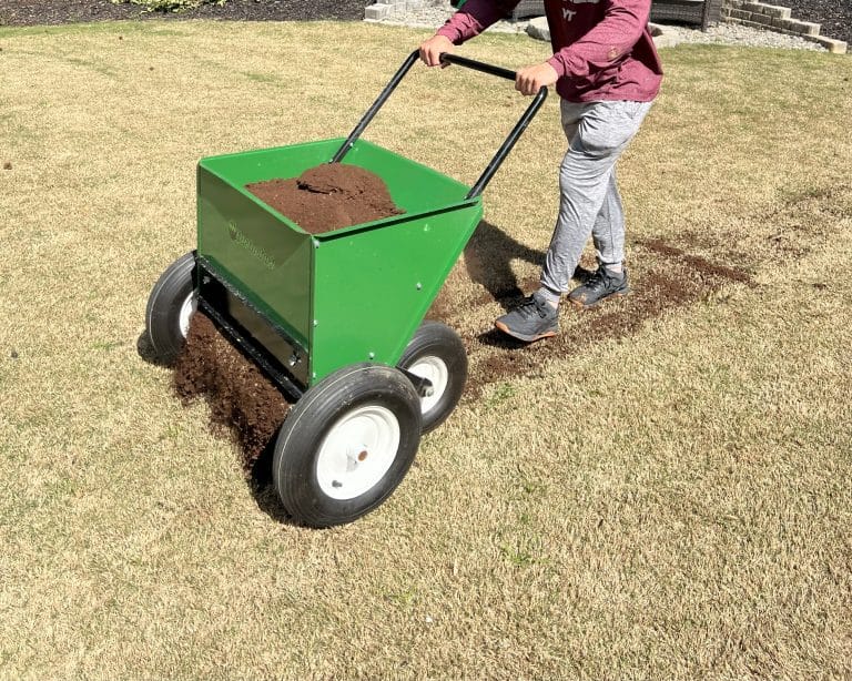 24D self propelled topdresser