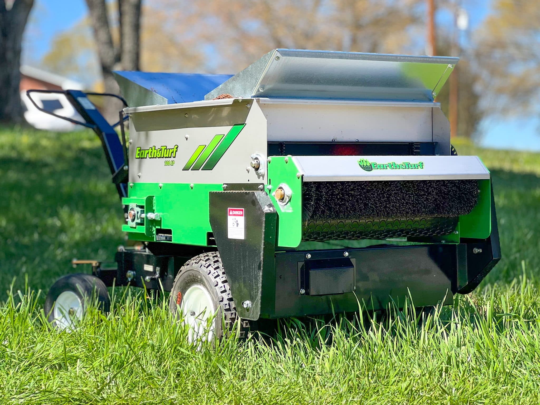 100sp self propelled topdresser in a lawn