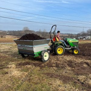 pull behind topdresser with light material sides for hobby farmers and market gardeners