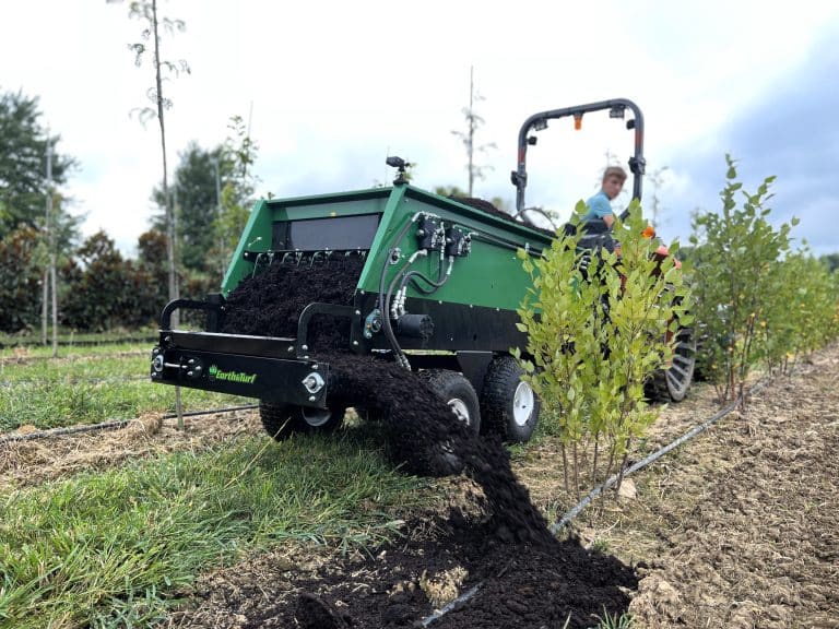 320V side dresser mulch spreader