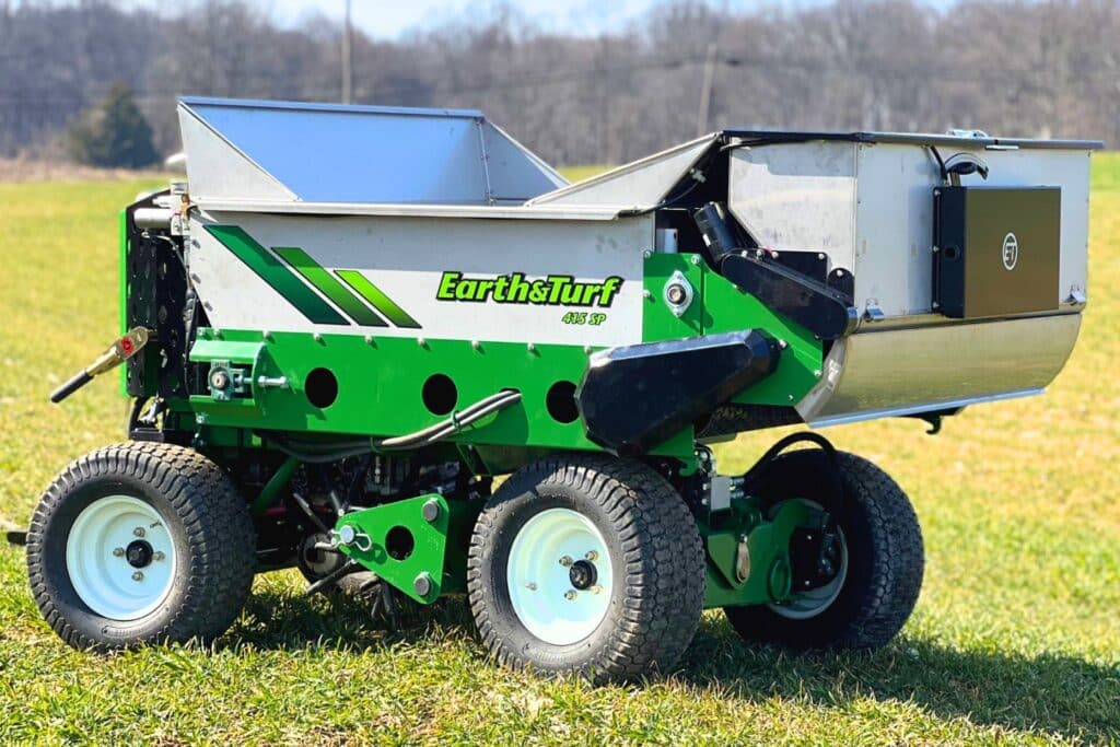 earth & turf 415 self propelled topdresser