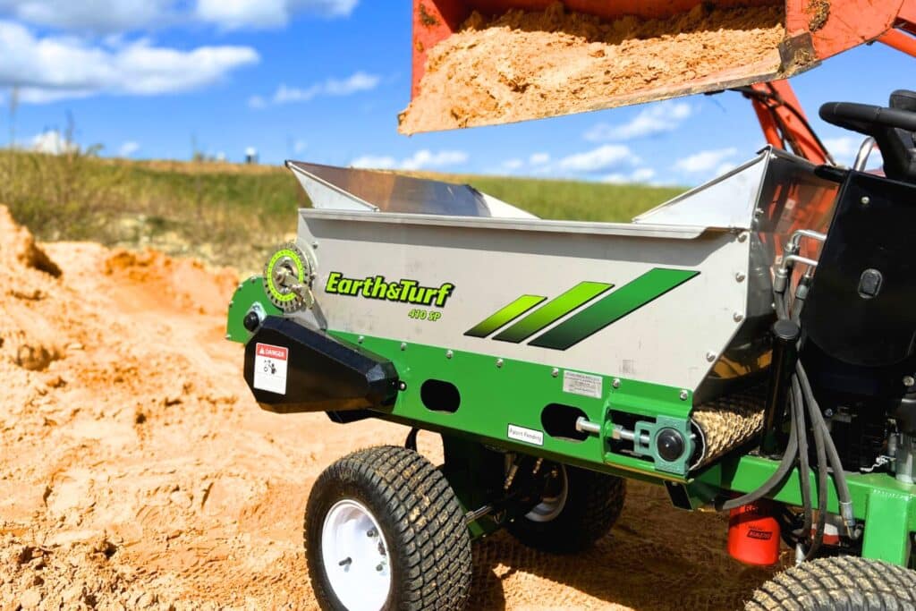 earth & turf self propelled topdresser